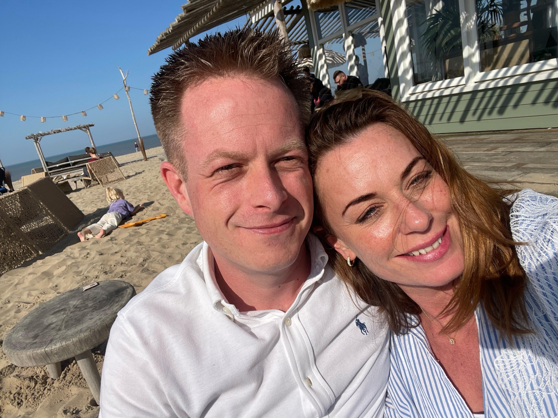 Selfie bij het strandpaviljoen