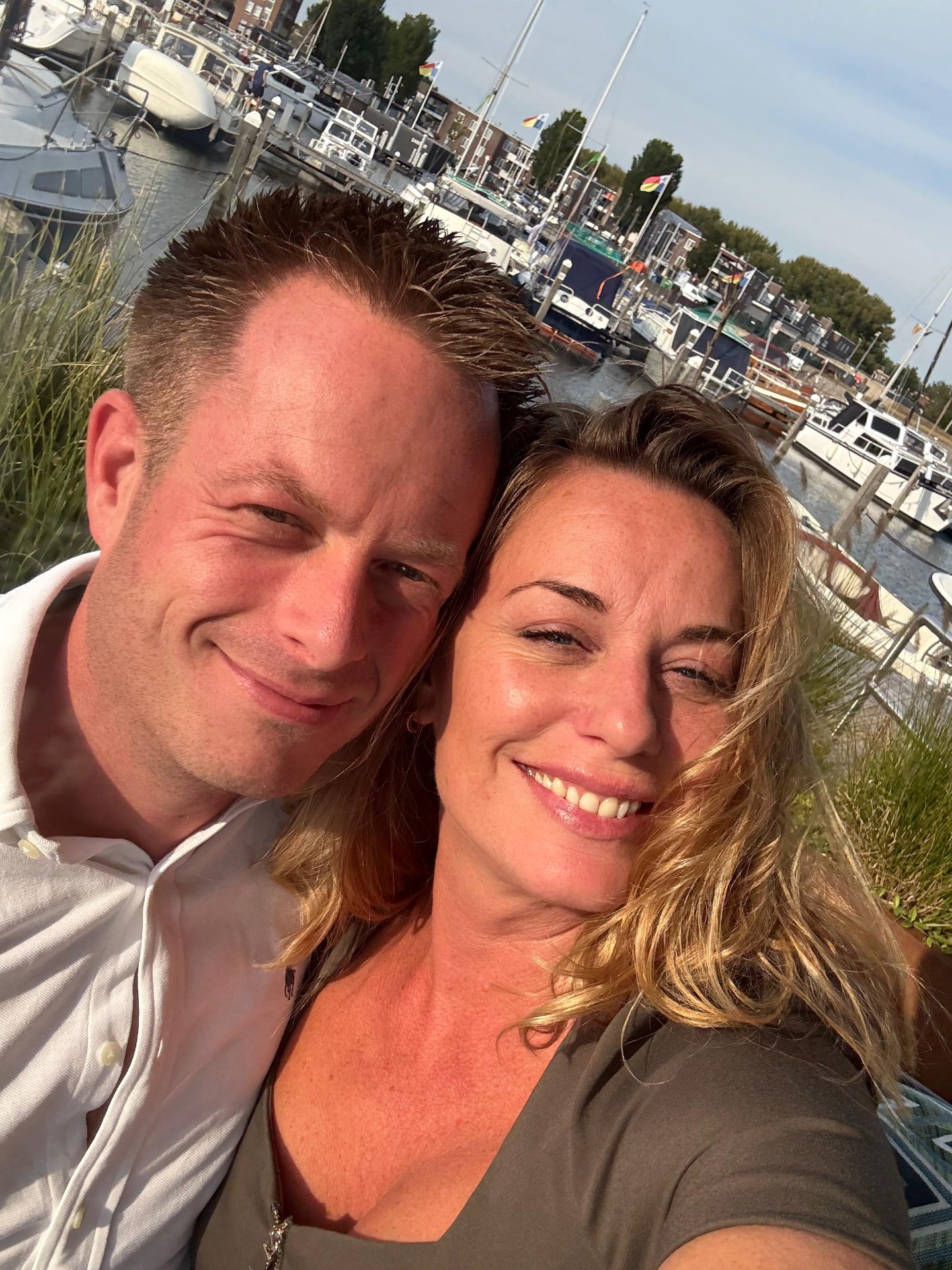 Samen bij de jachthaven